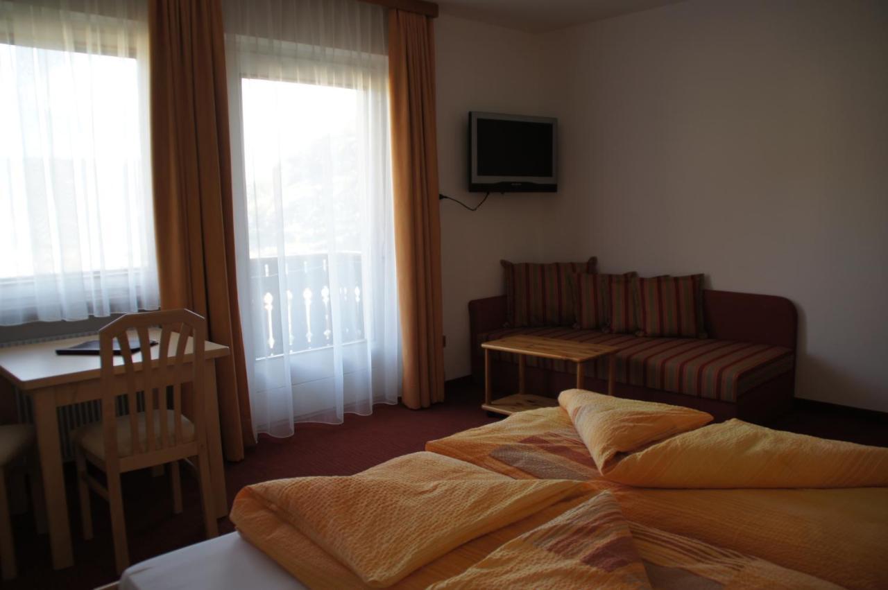 Oberangerhof Lejlighedshotel Lagundo Værelse billede